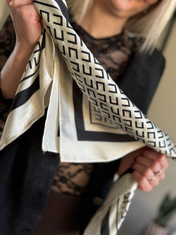 Carré de soie Graphique