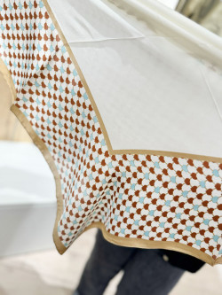 Carré de soie AMOUR