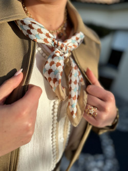 Carré de soie AMOUR