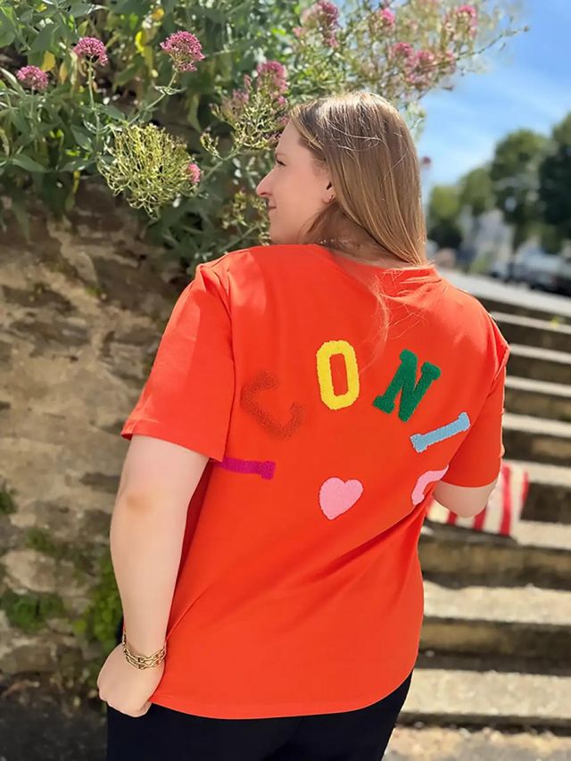t-shirt-rouge-iconic-vue-dos